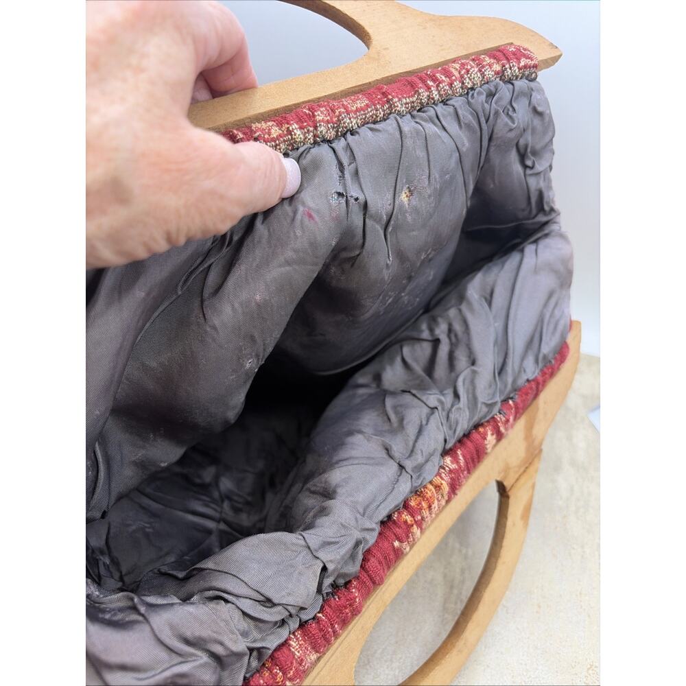 Vtg 1940’s Handbag/Sewing Bag Red Tapestry Fabric With Wood Handles - Picture 9 of 9